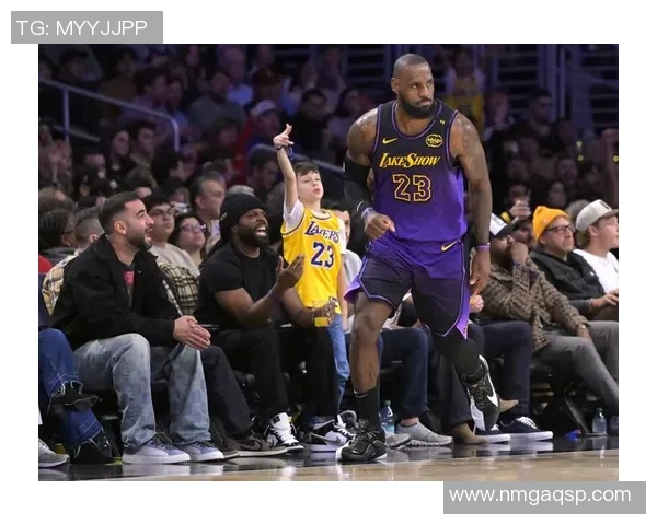 詹姆斯20+7+10里夫斯16分 湖人力克勇士三连胜